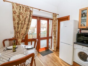 Interior - The Byre: Charming Retreat in Milton (Brampton)