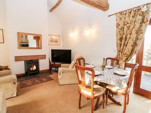 Dining - The Byre: Charming Retreat in Milton (Brampton)