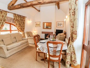 Dining - The Byre: Charming Retreat in Milton (Brampton)