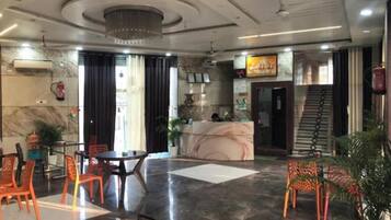 Deluxe kamer, uitzicht op stad | Lobby