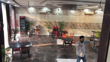 Camera Deluxe, vista città | Ristoranti