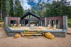 Terrace/patio - Heilan Roo, Perth and Kinross. (Pitlochry)
