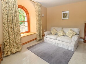 Living area - Lacewood - A Charming Retreat (Buxton)