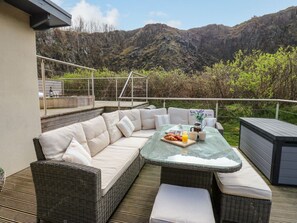 Outdoor dining - Restharrow Lodge, Bamburgh (Bamburgh)