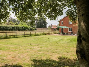 Property grounds - Old Rectory Cottage, Sturminster Newton (Sturminster Newton)