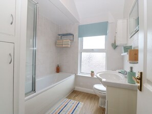 Shower - Bythynnod Newydd, Trefor (Caernarfon)