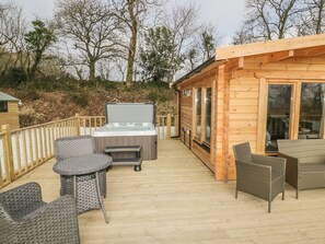 Bañera de hidromasaje al aire libre