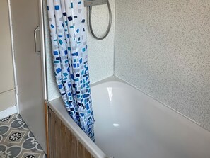 Shower - The Pink House, Isle Of Whithorn (Newton Stewart)