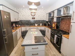 Private kitchen - Muriau Park, Caernarfon, Hot tub (Caernarfon)