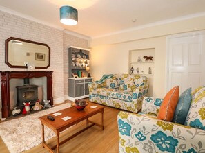 Living area - Muriau Park, Caernarfon, Hot tub (Caernarfon)