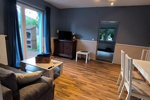 TV - Apartment 'Naturglück' with Private Garden and Wi-Fi (Sundhagen)