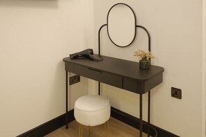 Interior - The Sixty | Modern Studio Apartment | Cardiff City (Cardiff)