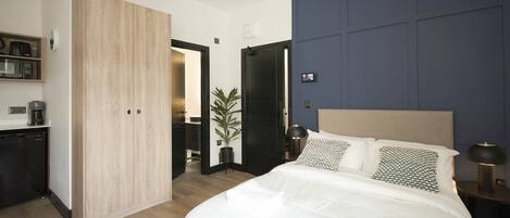 1 bedroom, iron/ironing board, Internet