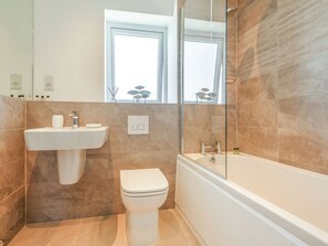 Shower - Sea View, Llanfaelog (Ty Croes)