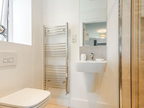 Shower - Sea View, Llanfaelog (Ty Croes)