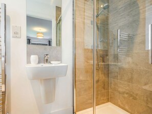 Shower - Sea View, Llanfaelog (Ty Croes)