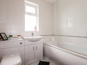 Shower - Number 37 West Fairholme Road, Bude (Bude)