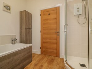 Shower - Woodhall: Charming Retreat in Cardinham (Bodmin)
