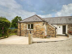 Exterior - Shepherds Rest: A Pet-Friendly Retreat (Bude)