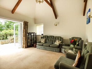 Living area - Shepherds Rest: A Pet-Friendly Retreat (Bude)