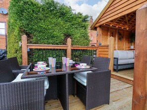 Outdoor dining - Eskview Cottage, Ruswarp (Whitby)