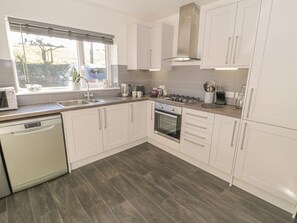 Dishwasher, high chair - Isallt, Bontnewydd, Gwynedd (Caernarfon)