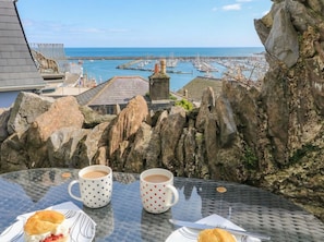 Outdoor dining - Hidden Treasure, Brixham (Brixham)