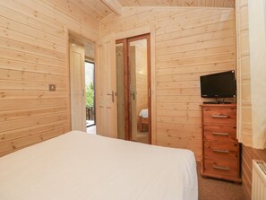 Room - Canadian Cabin No 38, Keswick. (Keswick)