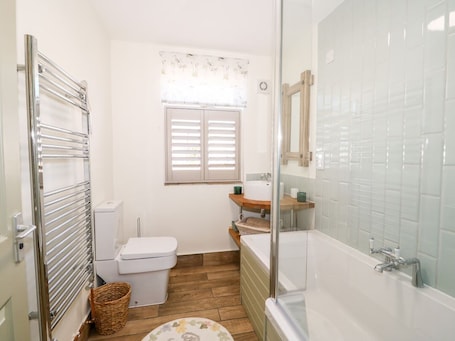Shower. Giggling Goose cottage, Woodhall Spa