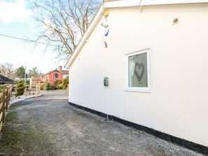 Property grounds - Giggling Goose cottage, Woodhall Spa (Woodhall Spa)