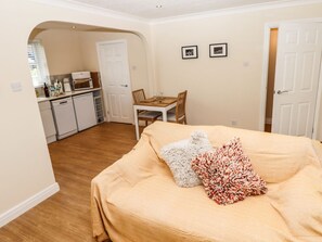 Living area - 3 Rothbury Place, Lytham St. Annes (Lytham St. Annes)