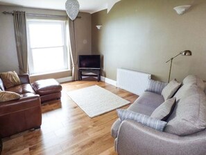 Living area - Sea View Apartment, Llanfairfechan (Llanfairfechan)