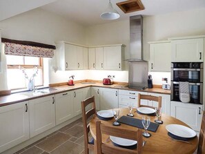Dishwasher, high chair - Beudy - Charming Retreat in Llangwm (Corwen)