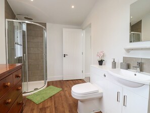 Shower - The Old Dairy, Adiham, near Wingham, Kent. (Canterbury)
