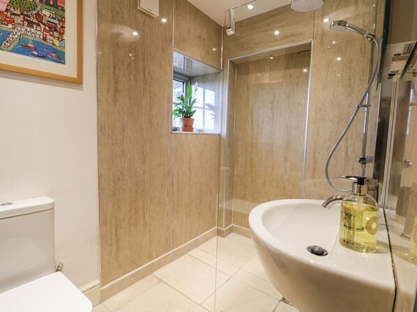 Shower - Cottage Val, Ravenscar (Scarborough)