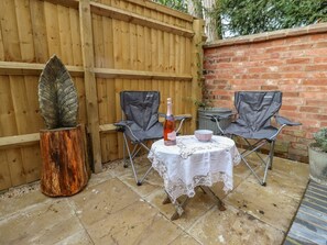 Terrace/patio - Holly Cottage, Stratford-Upon-Avon (Stratford-upon-Avon)