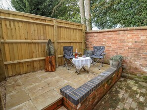 Terrace/patio - Holly Cottage, Stratford-Upon-Avon (Stratford-upon-Avon)