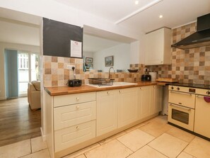 Dishwasher, high chair - Angorfa: A Charming Retreat in Beaumaris (Beaumaris)