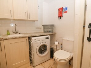 Shower - Angorfa: A Charming Retreat in Beaumaris (Beaumaris)