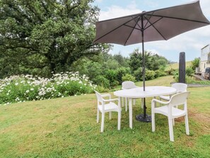 Outdoor dining - Hideaway, Great Torrington (Torrington)