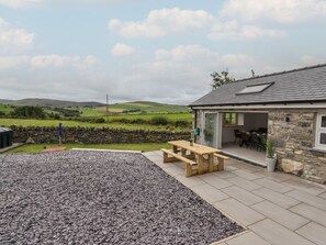 Outdoor dining - Rhos Las, Cerrigydrudion. 4bed (Corwen)