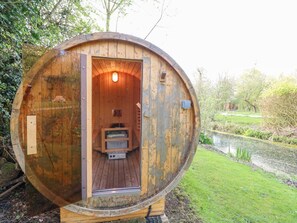 Property grounds - Damsel Shepherds Hut, Baldwell Ash (Bury St. Edmunds)