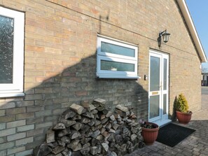 Exterior detail - Charming Danescroft Retreat Near Bridlington (Bridlington)