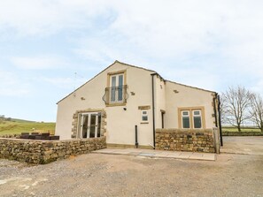 Exterior - COTTAGE, WiFi, enclosed patio, near Cowling (Keighley)