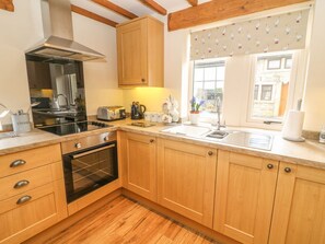 Private kitchen - COTTAGE, WiFi, enclosed patio, near Cowling (Keighley)