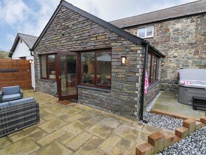 Terrace/patio - Dant Y Llew, Bow Street, Wales (Bow Street)