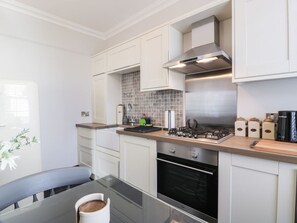 Private kitchen - Lower Neuk in central Culross. (Dunfermline)