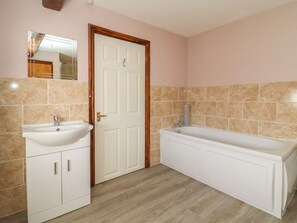 Shower - Rose: Charming Home in Barlby (Selby)