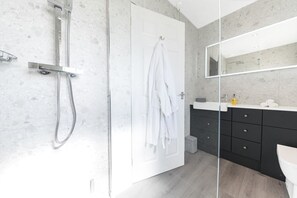 Shower - Colt Park Cottage, Aldingham (Ulverston)