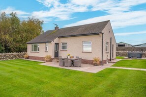 Outdoor dining - Colt Park Cottage, Aldingham (Ulverston)